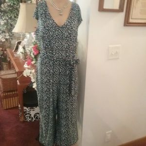 💚NWT jumpsuit size M